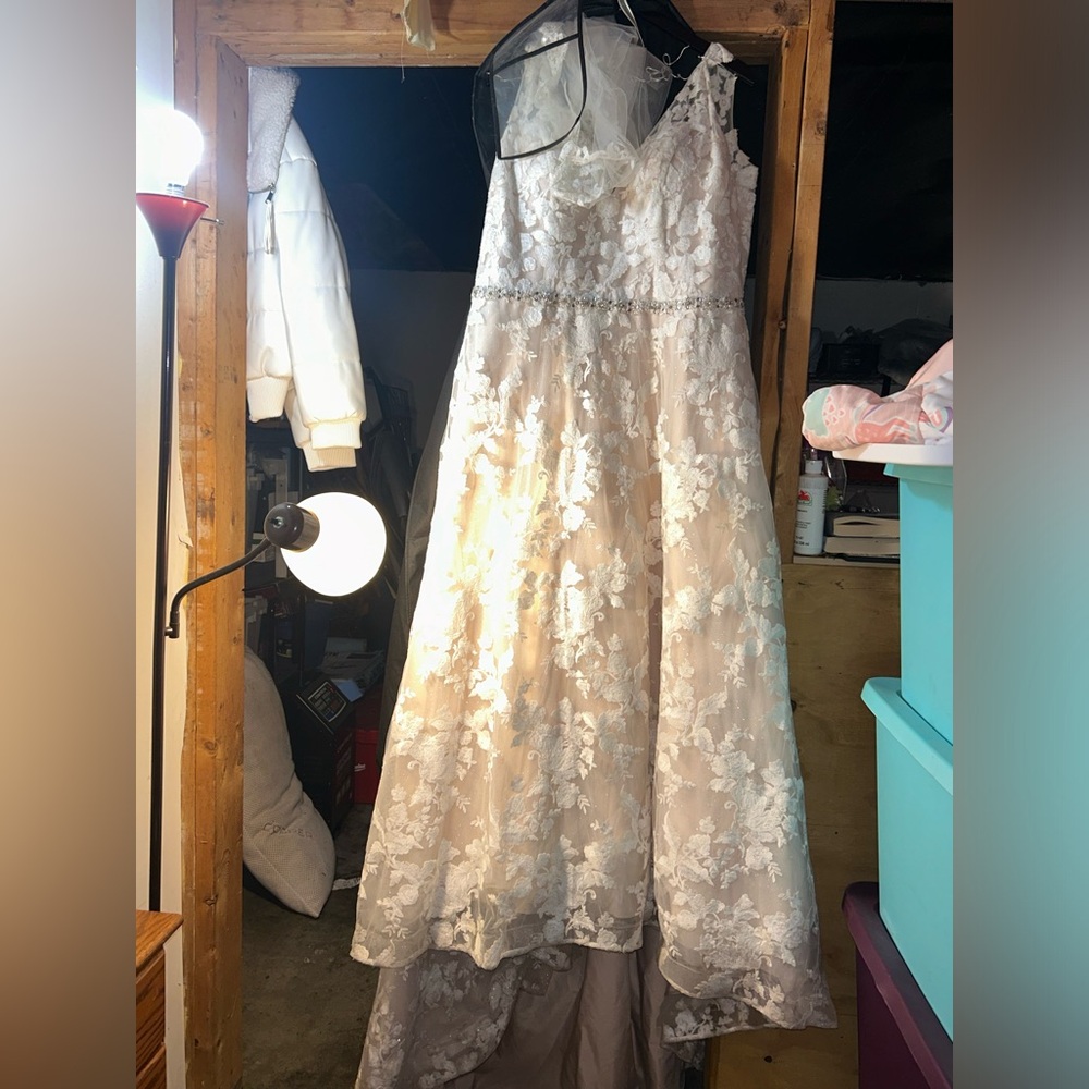 Beautiful size 18 wedding dress w/ train and veil